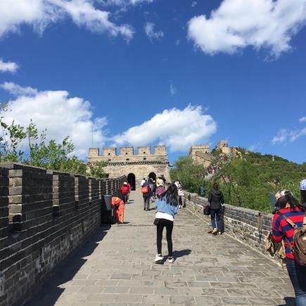 Students were visiting Badaling Great Wall.