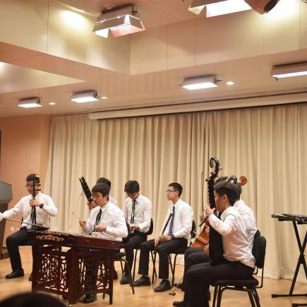學生於中國音樂學院交流切磋環節時的中樂表演