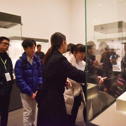 學生正在參訪中國國家博物館