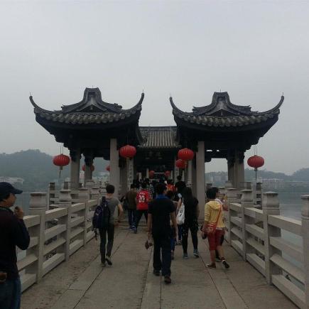 Students were walking around Guangji Bridge