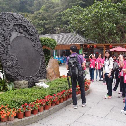 Tour guide explained how Ding Hu Shan developed
