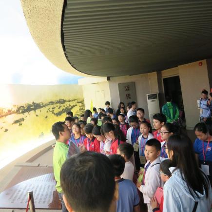Students were visiting Guangzhou Modern History Museum