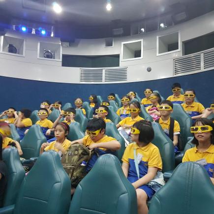 Students were visiting Shenzhen Children’s Palace, watching 4D movie