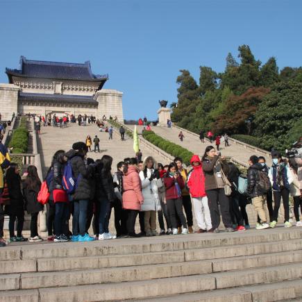 Visiting the Sun Yat-sen Mausoleum