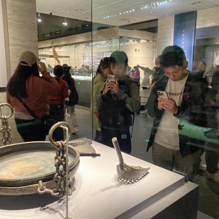 學生參訪湖北省博物館，了解歷史文物的保育。