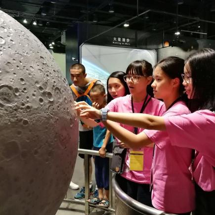 Students were visiting the China Science and Technology Museum