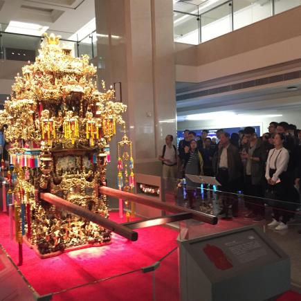 Students were visiting the Shanghai Histroy Museum