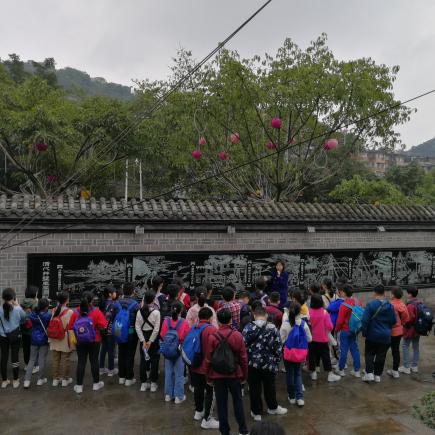 學生參訪燊海井，認識中國古代鑽井技術。