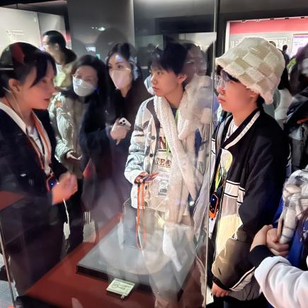 	學生參訪湖南博物院，探究歷史文物的保育與中華文化的傳承。