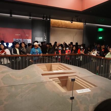 學生參訪湖南博物院，探究歷史文物的保育與中華文化的傳承。