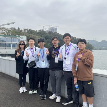 學生於深圳水庫了解供港東江水質監控系統，並欣賞無人機展示。
