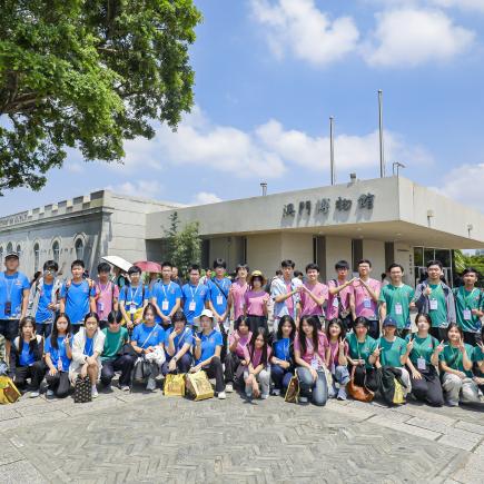 三地師生參觀澳門博物館，觀賞豐富的藏品後合照留念。