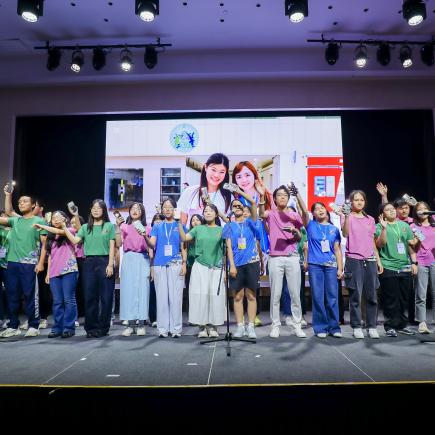 三地學生在閉營儀式共同獻唱，歌頌彼此的友誼，亦為夏令營畫上完美句點。