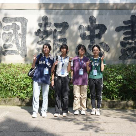 學生參訪岳王廟，了解南宋抗金名將岳飛的事跡