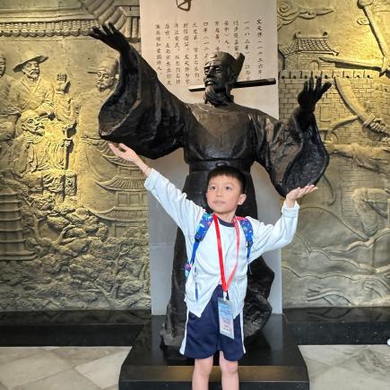 學生參訪文天祥廉政教育館後，景仰文天祥的崇高情操。