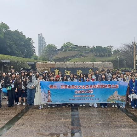 學生透過實地考察馬江海戰炮台遺址，了解炮台的防禦作用。