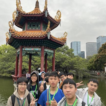 學生參訪西禪寺，認識福州著名五大禪寺之一的建築特色。
