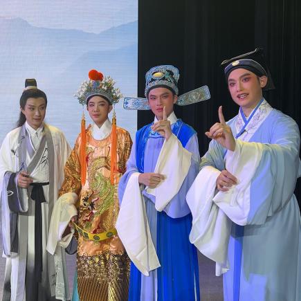 學生於閩劇院觀賞閩劇演出，體驗國家級非物質文化遺產項目，認識文化遺產的保存和保育情況。