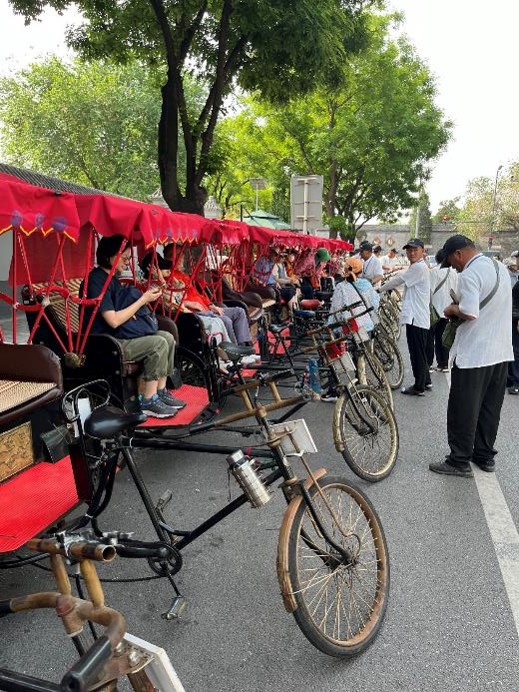 乘人力車遊胡同